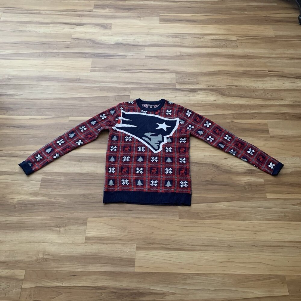 NFL New England Patriots Christmas Sweater Men’s Small Crew Neck Acrylic - Picture 3 of 11